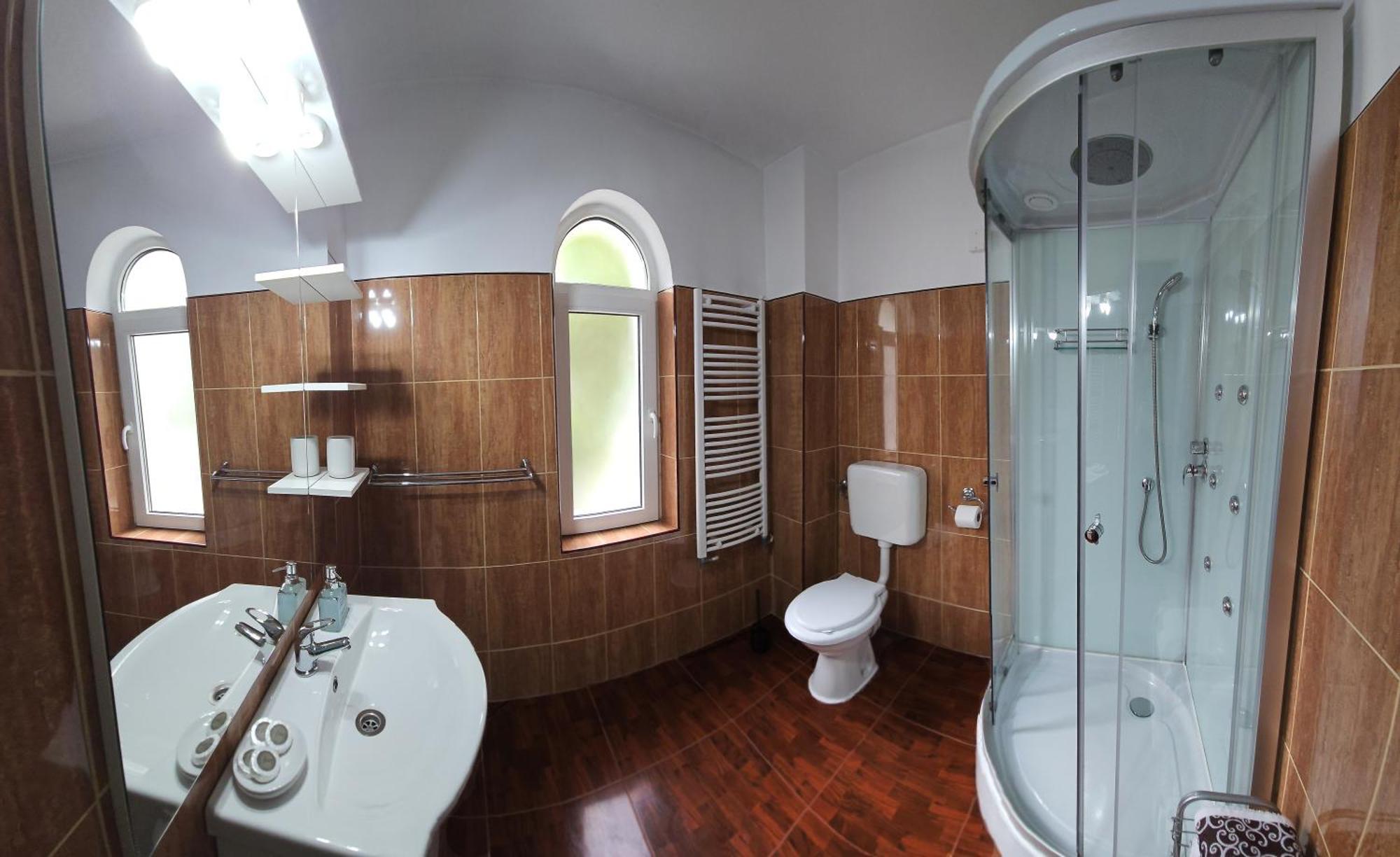 Hillside Hotel Oradea Luaran gambar