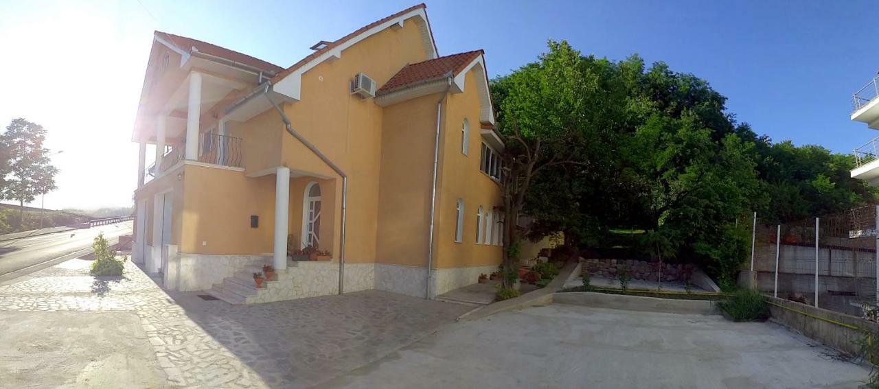Hillside Hotel Oradea Luaran gambar